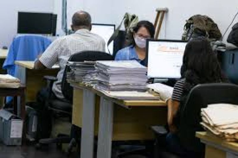 Governo regula cartão consignado de benefício para servidores