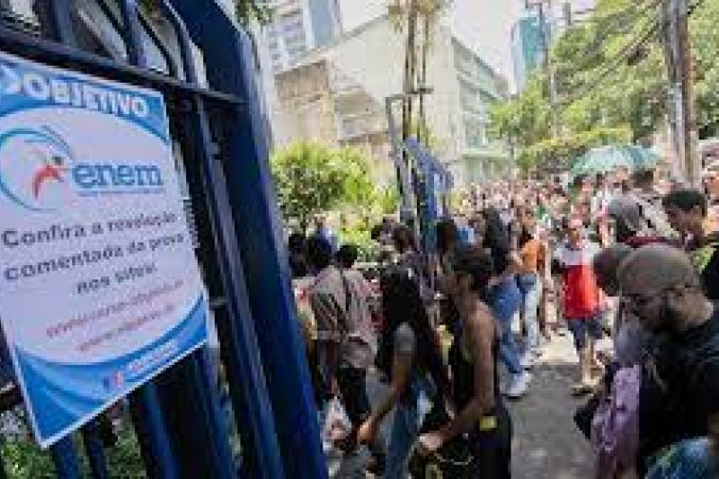 Exame nacional Enem estreia prova colorida, tem investigação da PF e questão sobre canto r