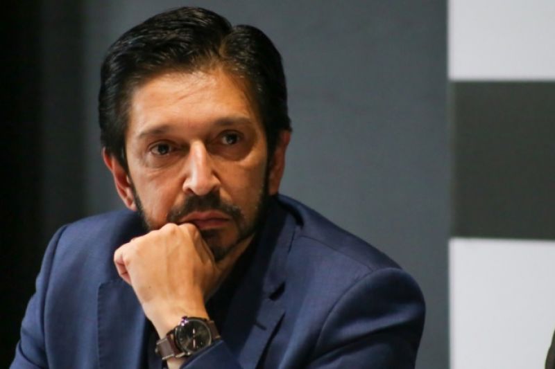 Prefeito vai sancionar projeto que autoriza a venda de nomes de equipamentos públicos