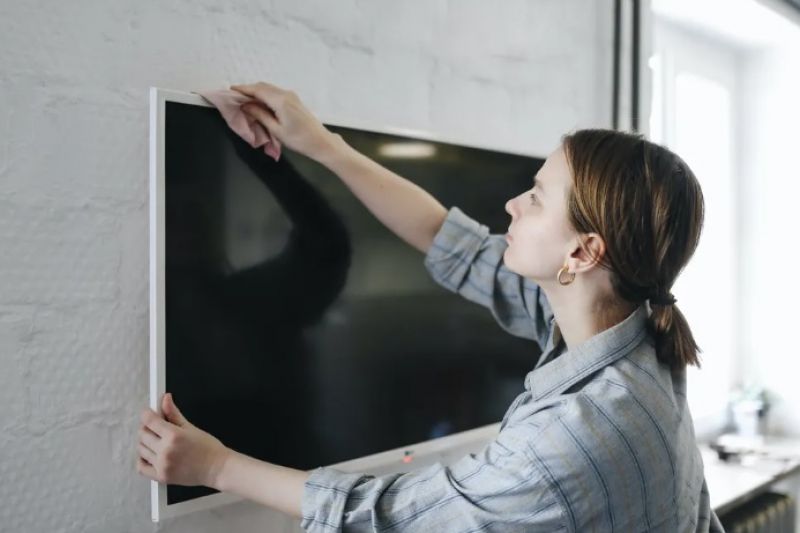 Como limpar a tela da TV: conheça 5 dicas rápidas