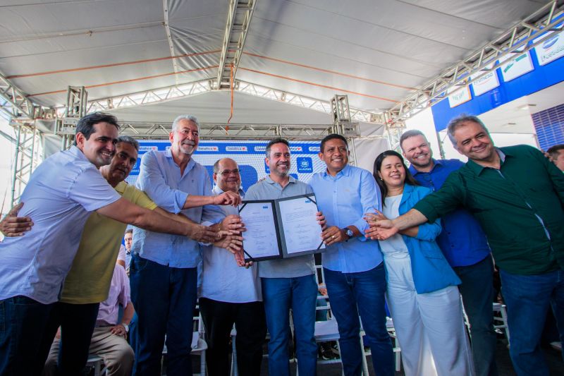 Governador assina retomada da obra do Hospital Regional do Médio Sertão, em Palmeira