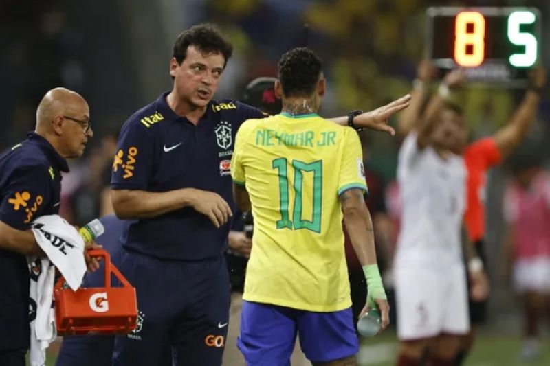 Romário enxerga Diniz como melhor técnico do país