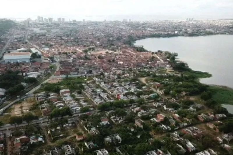 Mais famílias deixam bairro após alerta de afundamento do solo em Maceió