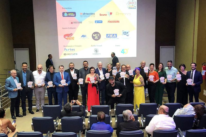 Evento homenageou 24 profissionais que se destacaram na comunicação Alagoana