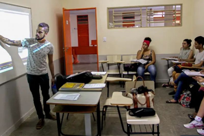 Câmara pode votar nesta terça bolsa para manter jovem no ensino médio