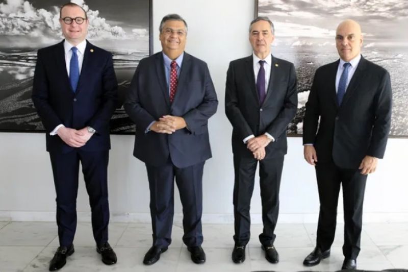 Dino visita o STF e diz que posse deve ser em 22 de fevereiro