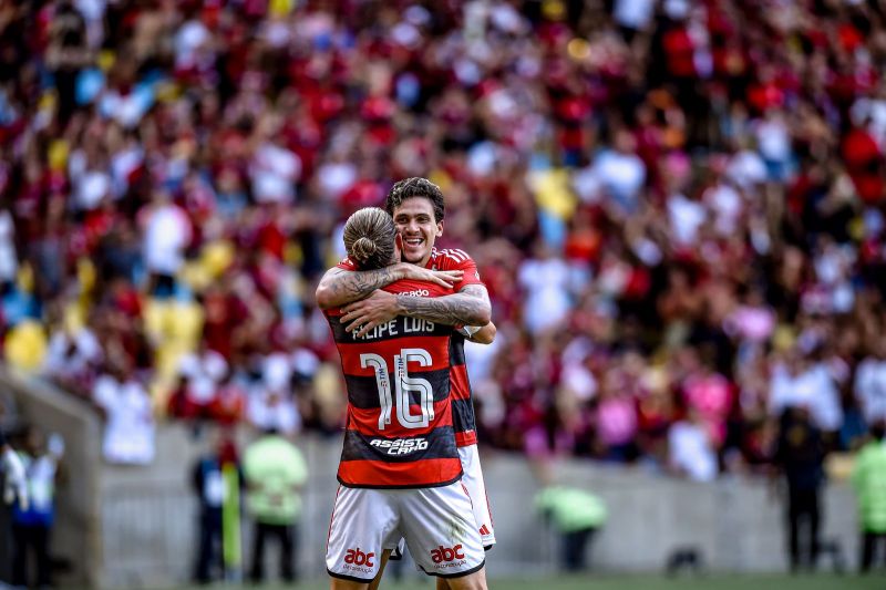 Flamengo se despede de dois jogadores símbolos de sua era vitoriosa