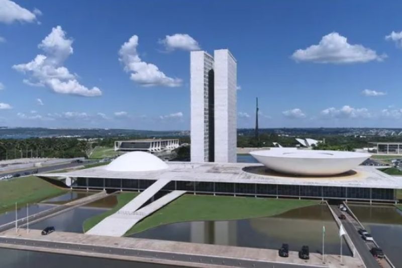 Relator do Orçamento turbina verba para partidos e emendas