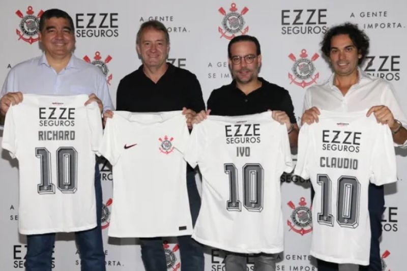 Corinthians anuncia patrocínio para dois espaços da camisa