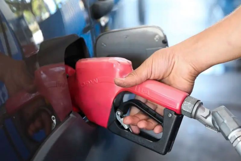 Petrobras anuncia redução de R$ 0,30 no preço do diesel