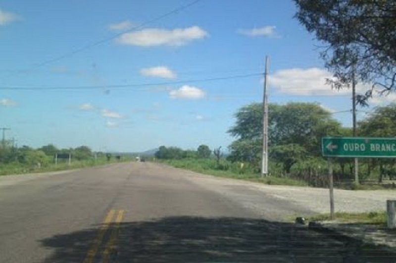 Criminosos rendem motociclista em estrada vicinal e roubam motocicleta dele em Ouro Branco