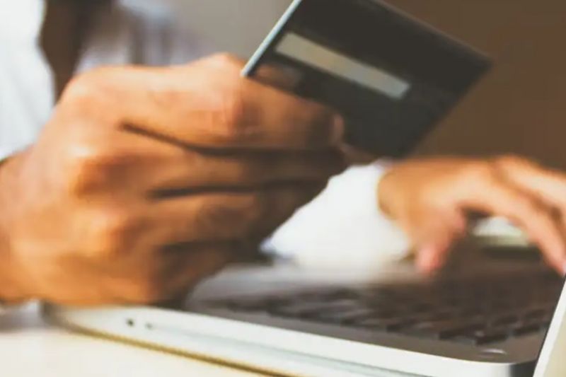 Teto do rotativo reduz endividamento, mas juros continuam altos