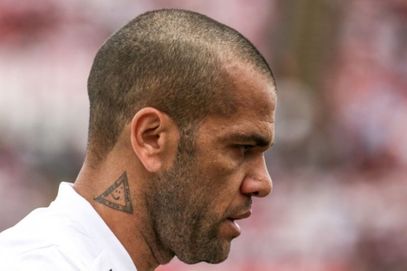 Daniel Alves completa em janeiro um ano preso na Espanha por acusação de estupro