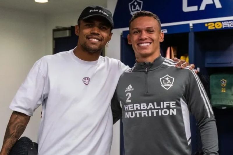 Fluminense acerta contratação de Douglas Costa