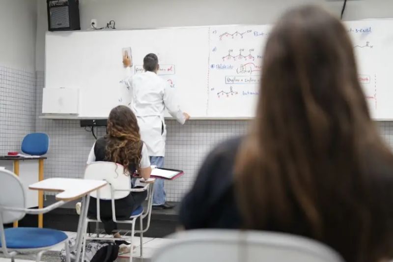 Programa Pé-de-Meia é bem recebido por estudantes e sociedade civil