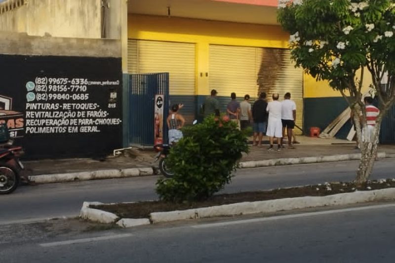 Incêndio atinge supermercado no Centro de Olho D'água das Flores