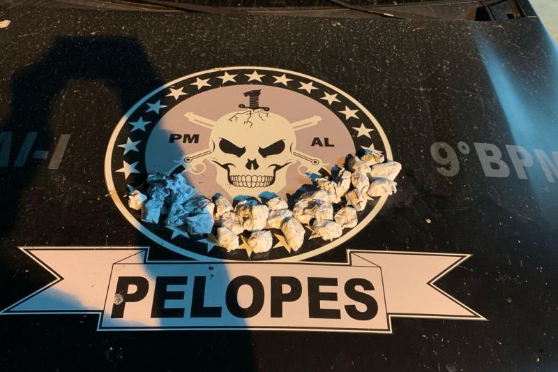 Ação policial apreende drogas e fecha estabelecimento sem alvará em Delmiro Gouveia