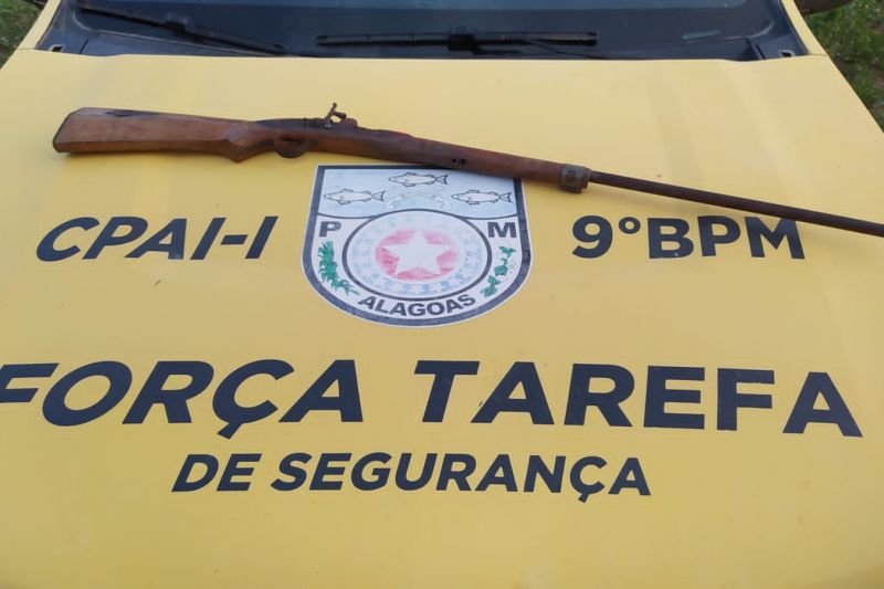 Polícia apreende arma na casa de jovem suspeito de tentar matar namorada em Inhapi