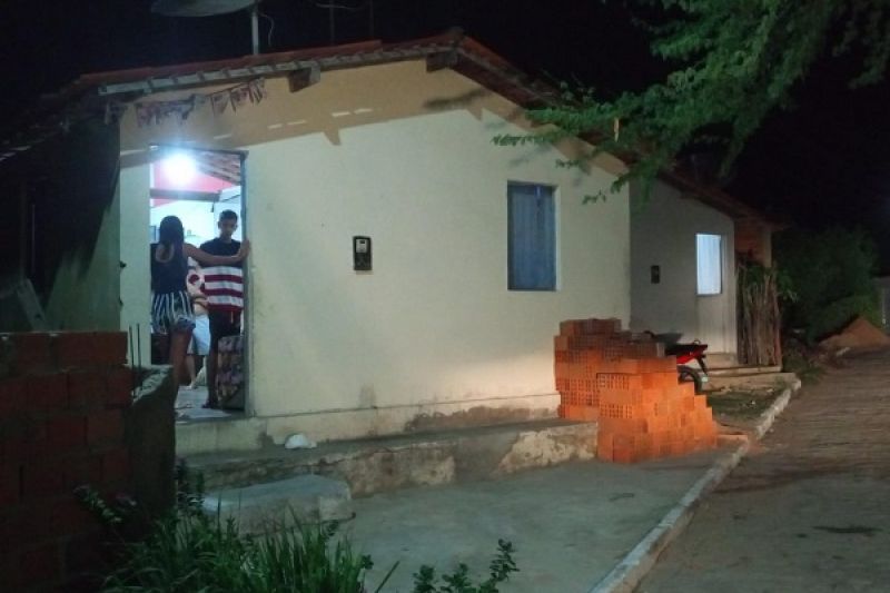 Polícia recupera em Água Branca celular e cartão furtados em festa de carnaval em Delmiro