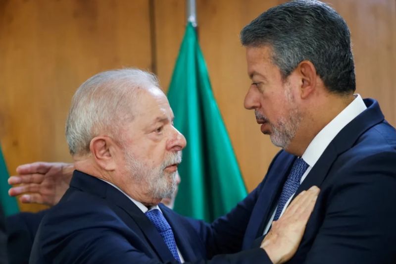 Lula recebe líderes da Câmara em meio a disputa com Centrão e ofensiva da oposição