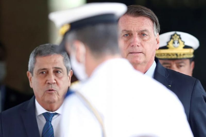 Com cerco fechando, entorno de Bolsonaro empurra para Braga Netto mentoria de golpe