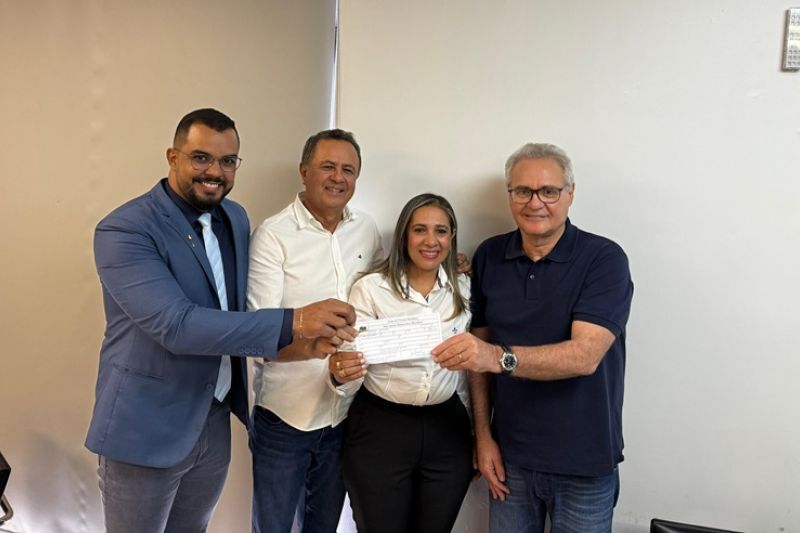 Renan Calheiros rasga elogios a Mandu e declara apoio à pré-candidata dele em Mata Grande