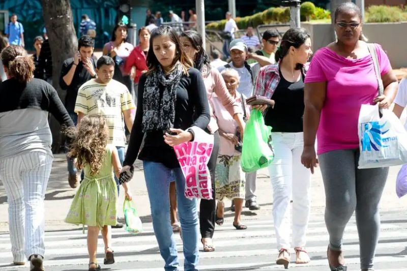 Taxa de desemprego fica em 7,6% no trimestre encerrado em janeiro