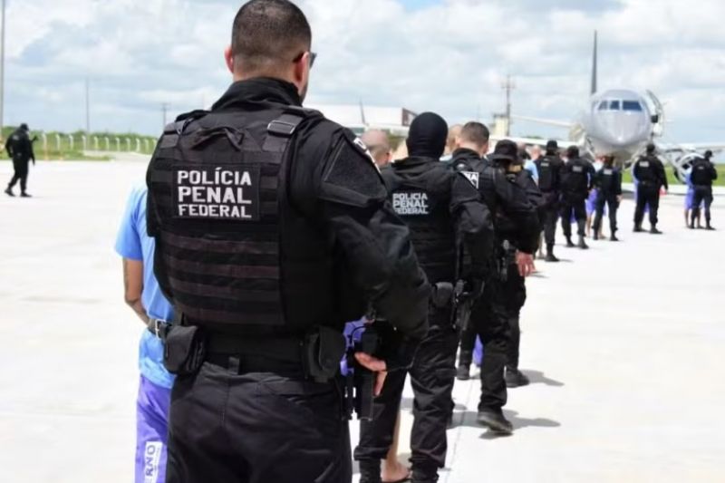 Fernandinho Beira-Mar e mais 23 presos são transferidos de presídio em Mossoró