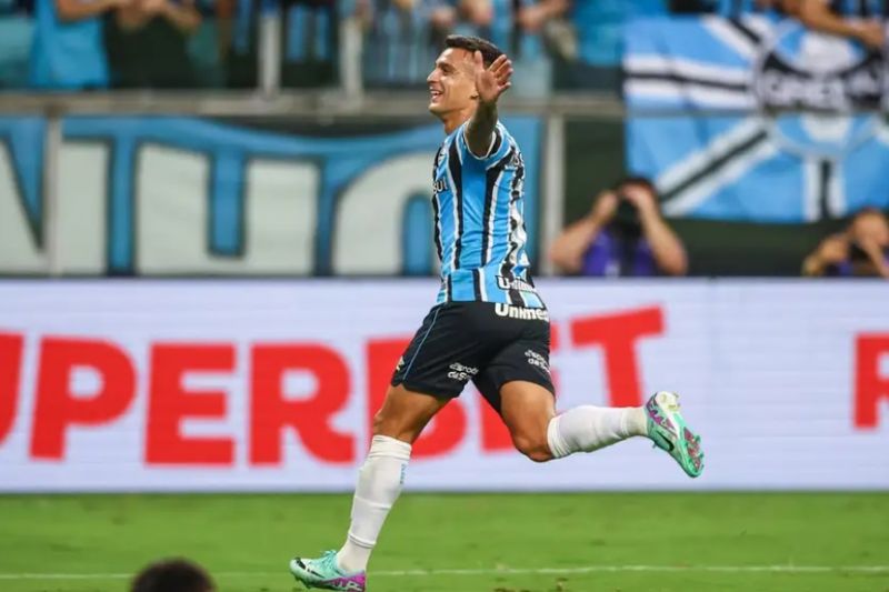 Grêmio supera Brasil de Pelotas e avança às semifinais do Gauchão