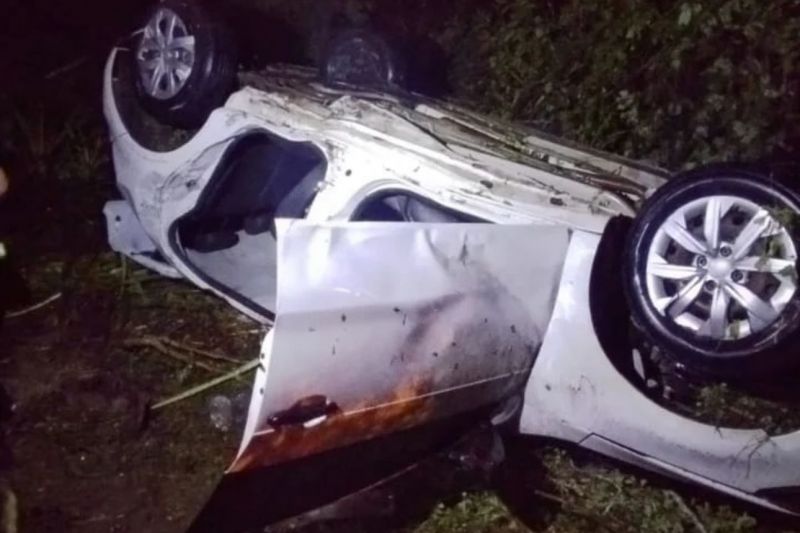 Veículo da Saúde de Glória (BA) capota e deixa um morto e quatro feridos em Delmiro