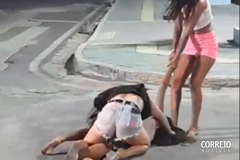 Jovens que aparecem brigando em vídeo são levadas para delegacia em Inhapi