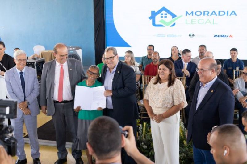 TJAL regulariza propriedade de 122 imóveis em Delmiro Gouveia