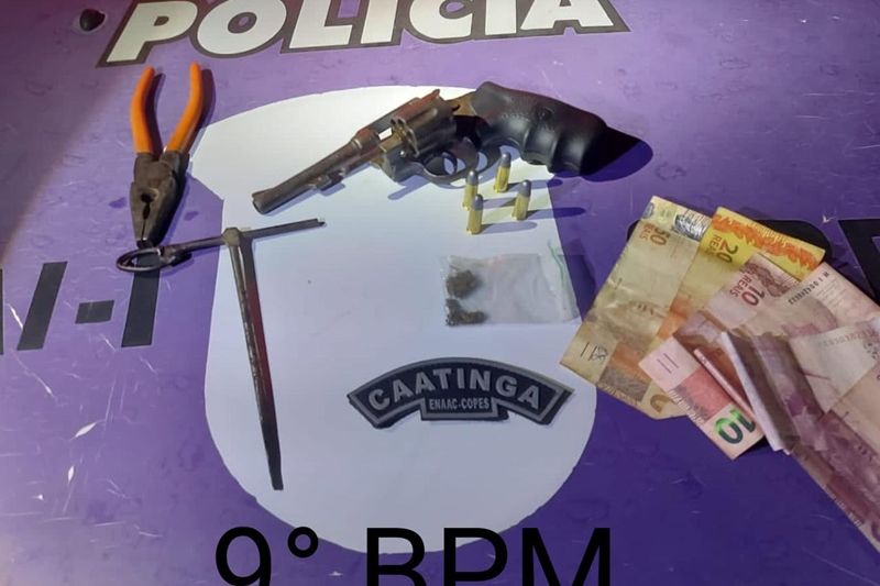Moradores de Paulo Afonso são presos com arma e drogas durante festa em Pariconha