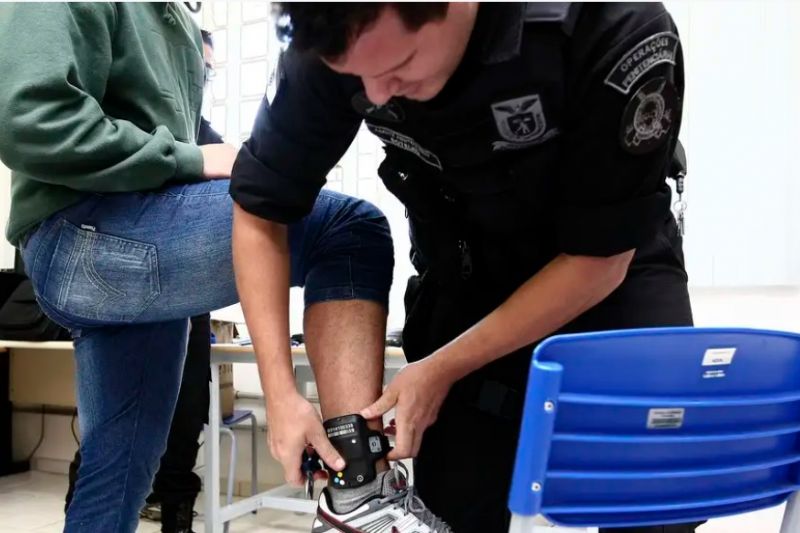 Conselho sugere tornozeleira eletrônica como medida protetiva