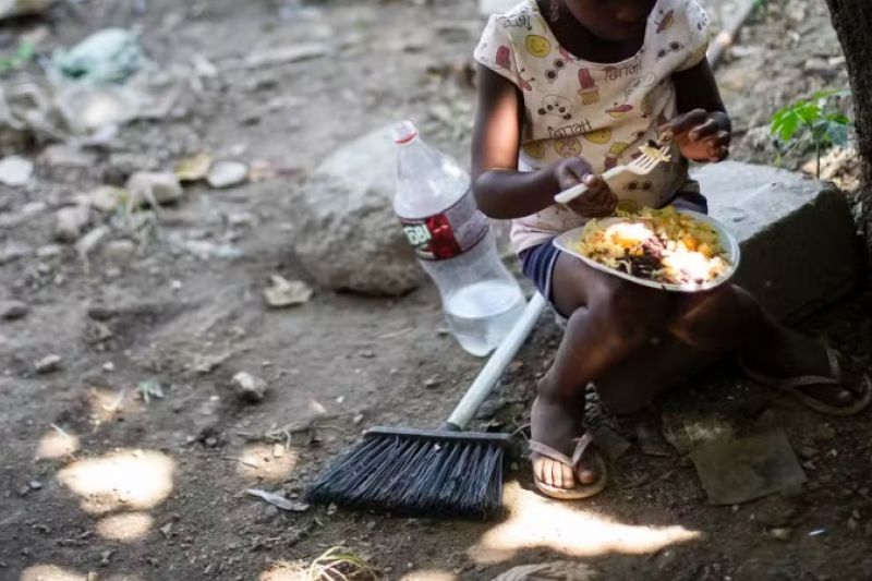1 em cada 4 domicílios não teve comida suficiente na mesa em 2023, diz IBGE