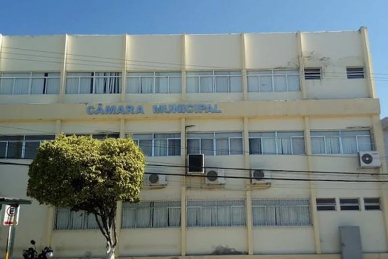 Câmara de Delmiro discute criação de Conselho dos Direitos Humanos e homenageia cidadão