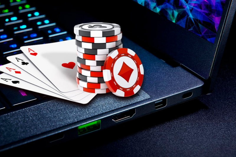 O mundo do poker online: Riscos e oportunidades para investidores de Bitcoin