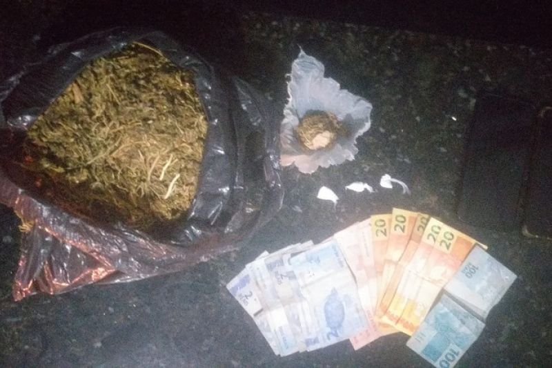 Sergipanos são presos após serem flagrados com drogas dentro de carro em Piranhas