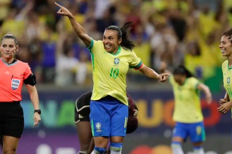 Renovada, seleção feminina goleia Jamaica na Arena Pernambuco