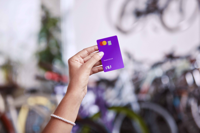 Novo serviço oferecido pelo Nubank permite compra de passagens aéreas