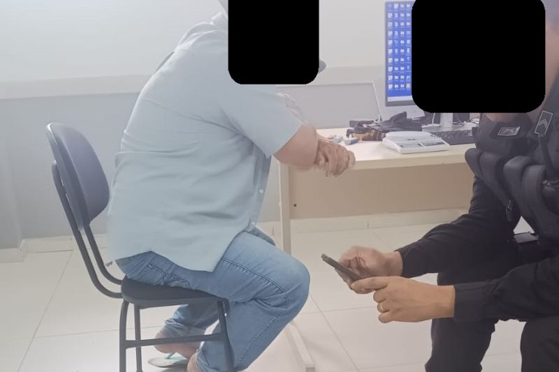 Homem é levado para delegacia após desacatar policiais durante abordagem em Inhapi