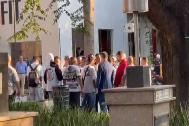 Augusto promete quatro reforços de peso e pede voto de confiança no Corinthians