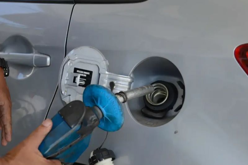 Petrobras reajusta em 7,12% preço da gasolina para distribuidoras