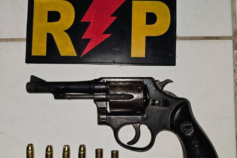 Tiroteio com a polícia termina com suspeito ferido e armas apreendidas em Santana
