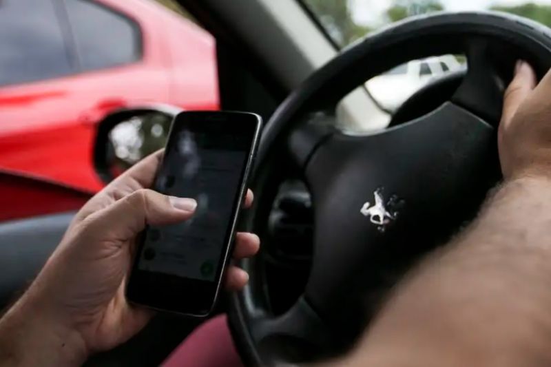 Dois celulares são roubados ou furtados por minuto no Brasil