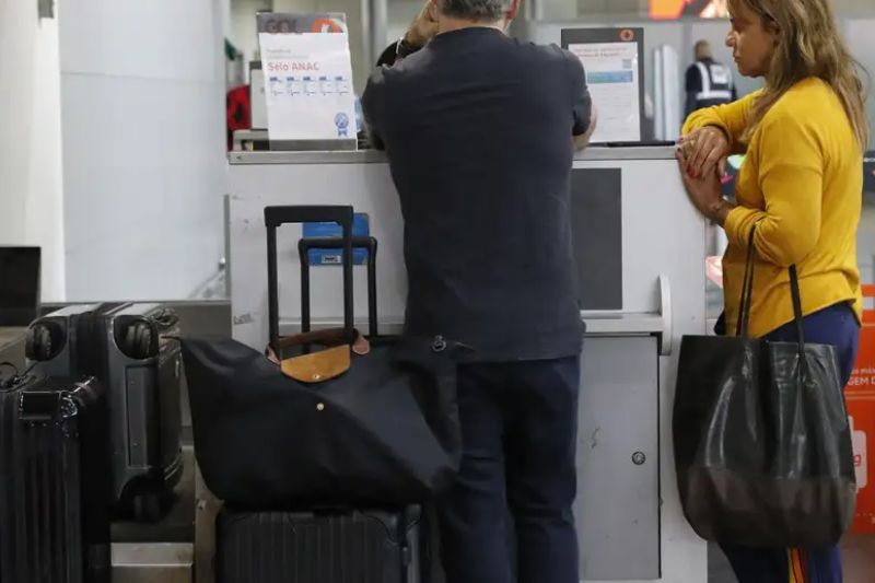 Aposentados do INSS poderão comprar passagem aérea por até R$ 200; veja regras