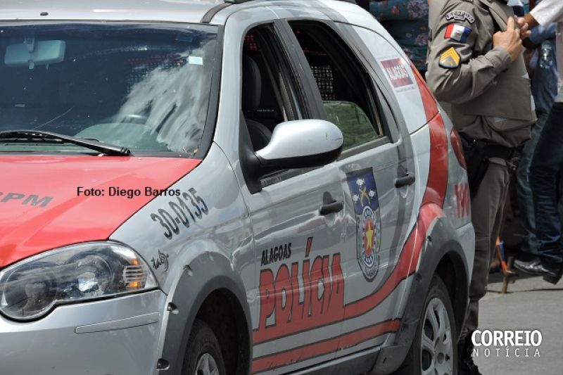 Condutor de moto tenta fugir da polícia, bate em carro e acaba preso em Pariconha