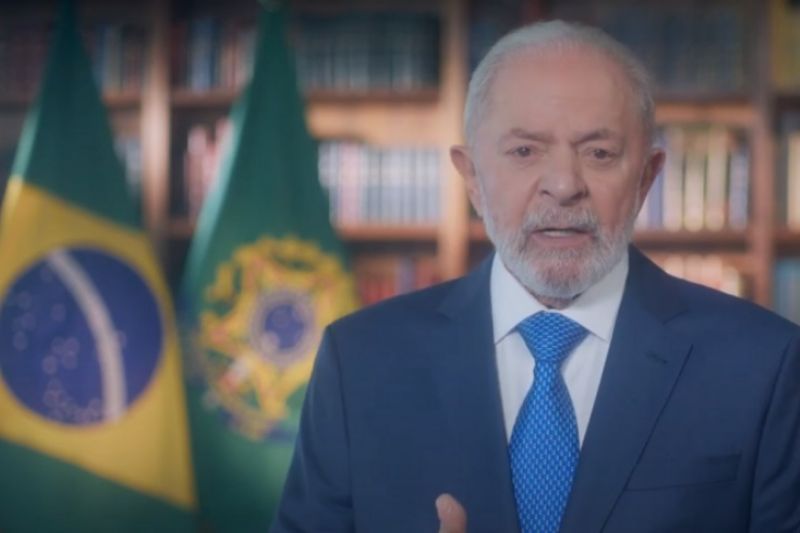 Lula lista feitos do governo em pronunciamento e diz que país estava em ruínas