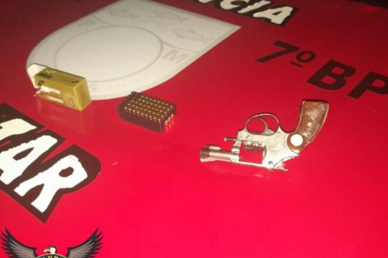 Abordagem policial a homens em moto resulta na prisão de um deles em Dois Riachos