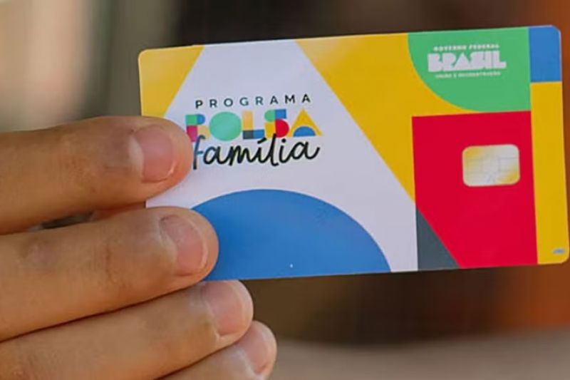 Governo federal deve prever Bolsa Família sem reajuste em 2025, diz ministro